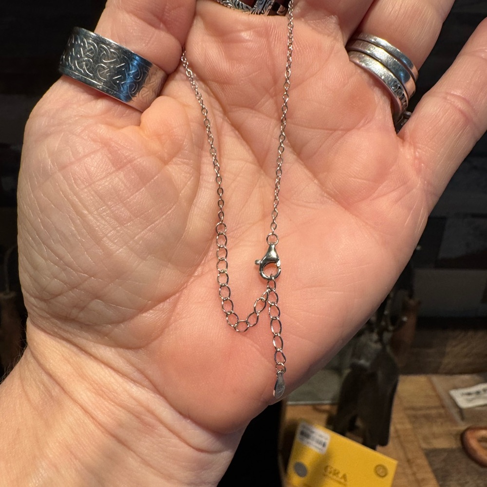 Elegant Silver Necklace with Moissanite Pendant - Picture 4 of 6
